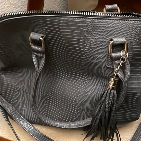 Elegant Gray Handbag with Tassel - Picture 5 of 8